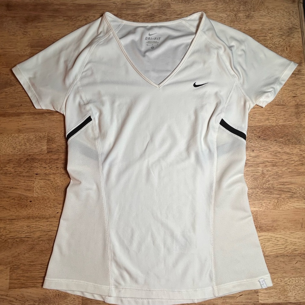 Nike Women's Dri-FIT V-neck Athletic Tee Medium